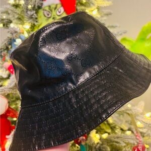 🎩 GUCCI GG Black Coated Canvas Bucket Hat Size 57cm M